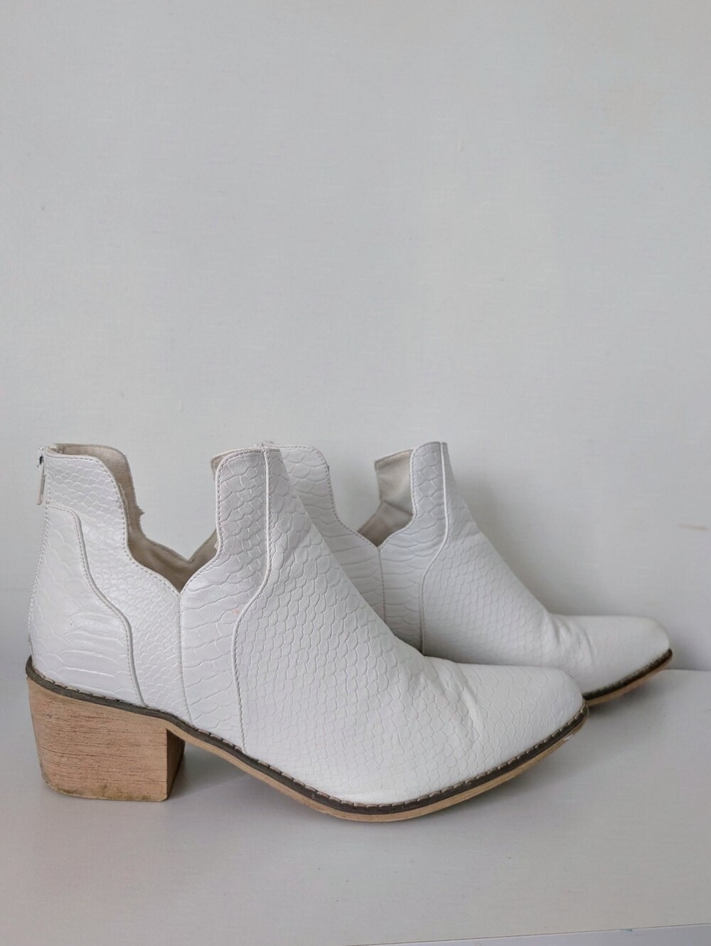 White Leather Western Ankle Boots Size 10